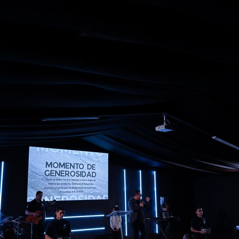 Evento especial de generosidad en LIKE JESUS