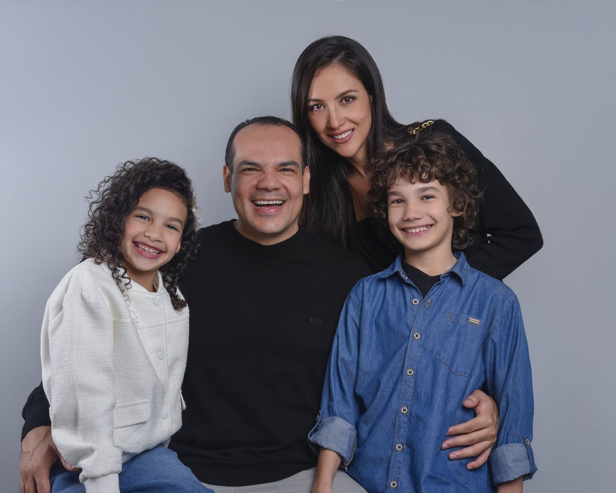 Reimer Zapata y María Consuelo Cano junto a su familia